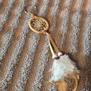 Dreamcatcher Keychain Unisex OS Tan Suede Feather Beaded